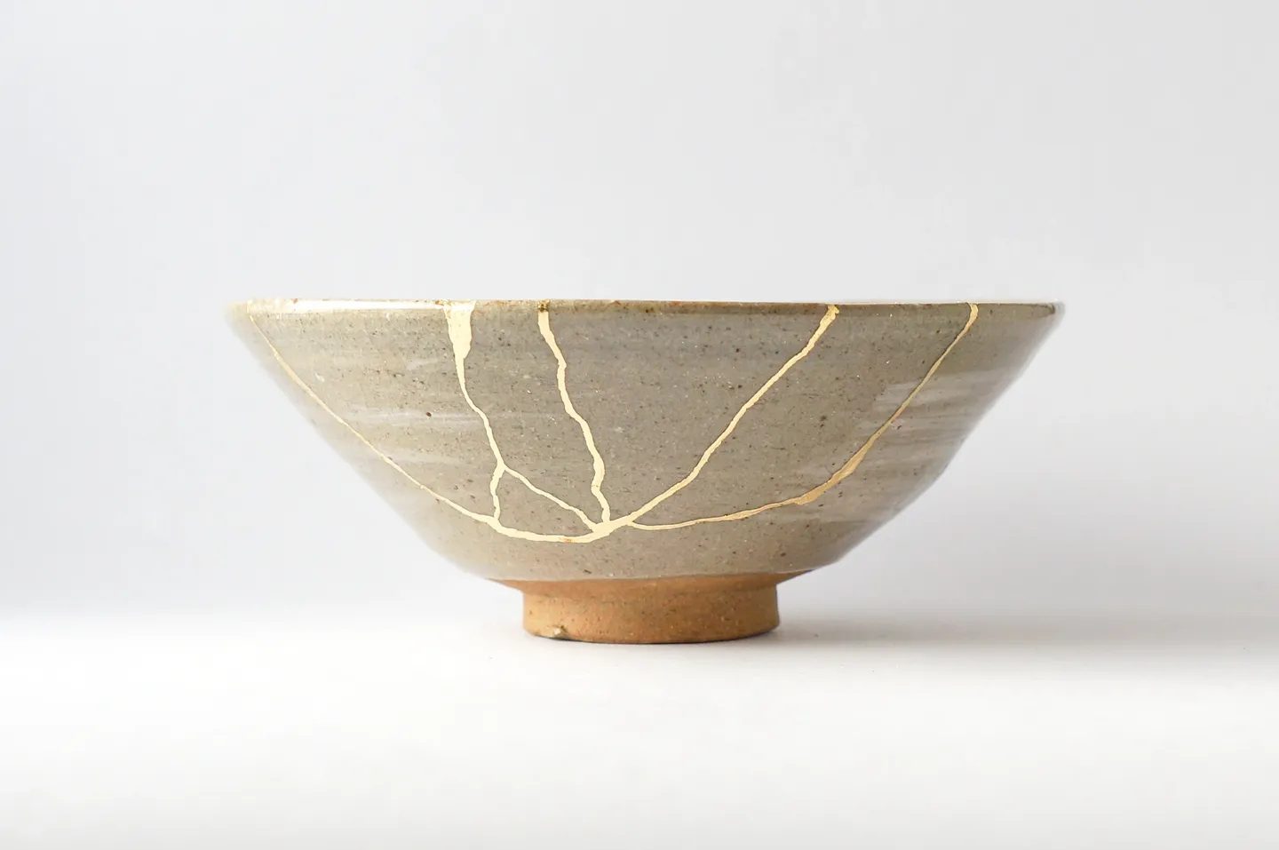 A bowl with cracked white glaze on top of a table.